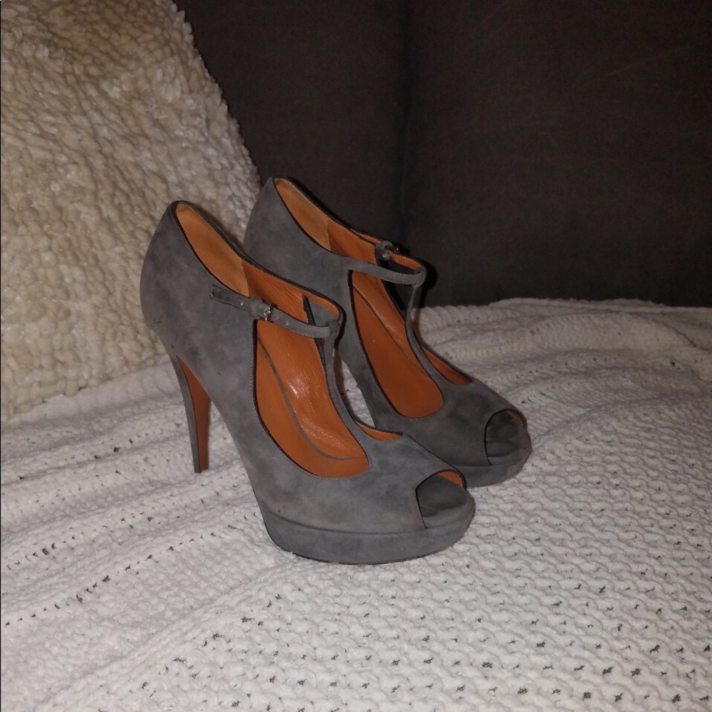 Gucci shoes size 26. Originally $600. Hardly worn.
